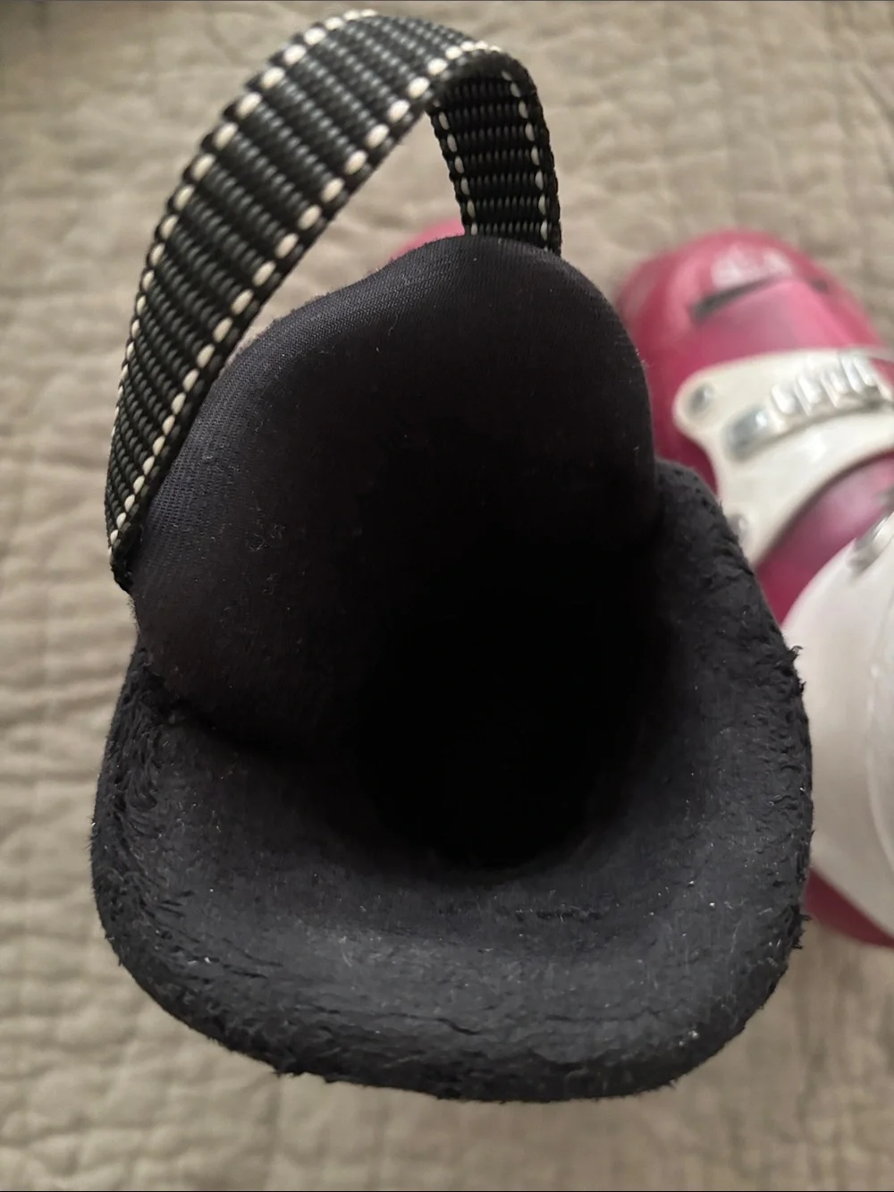 Kids ski boots